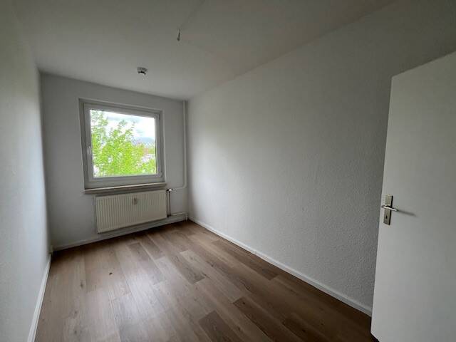Etagenwohnung Zwickau Neuplanitz - 4 Zimmer, 70 m&sup2;, 400&euro; | Angebot:26673972