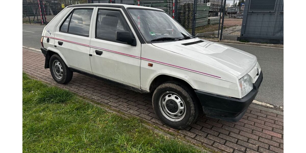 Skoda Favorit 102.000 km 3.390 &euro; Zwickau 08064