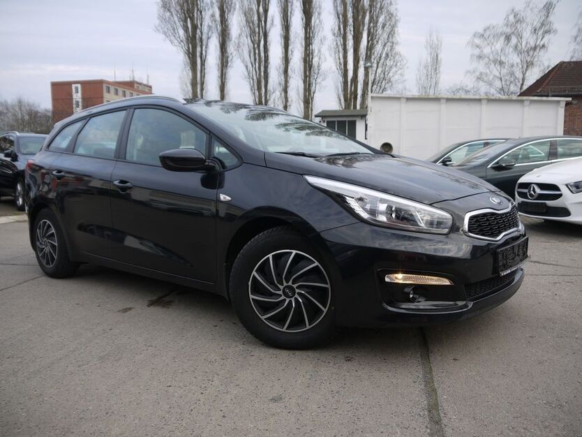 Kia ceed Sportswagon 14.461 km 11.999 € Berlin 12439