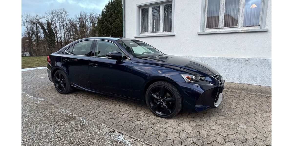 Lexus IS 300 154.000 km 17.999 &euro; Horgenzell 88263
