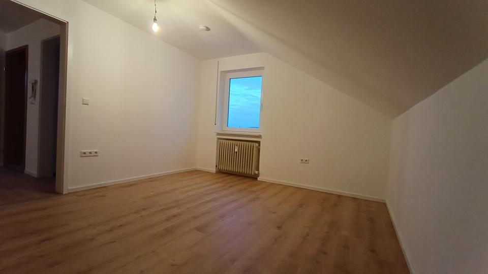 Dachgeschoßwohnung Westhausen - 3.5 Zimmer, 86 m&sup2;, 775&euro; | Angebot:25760638
