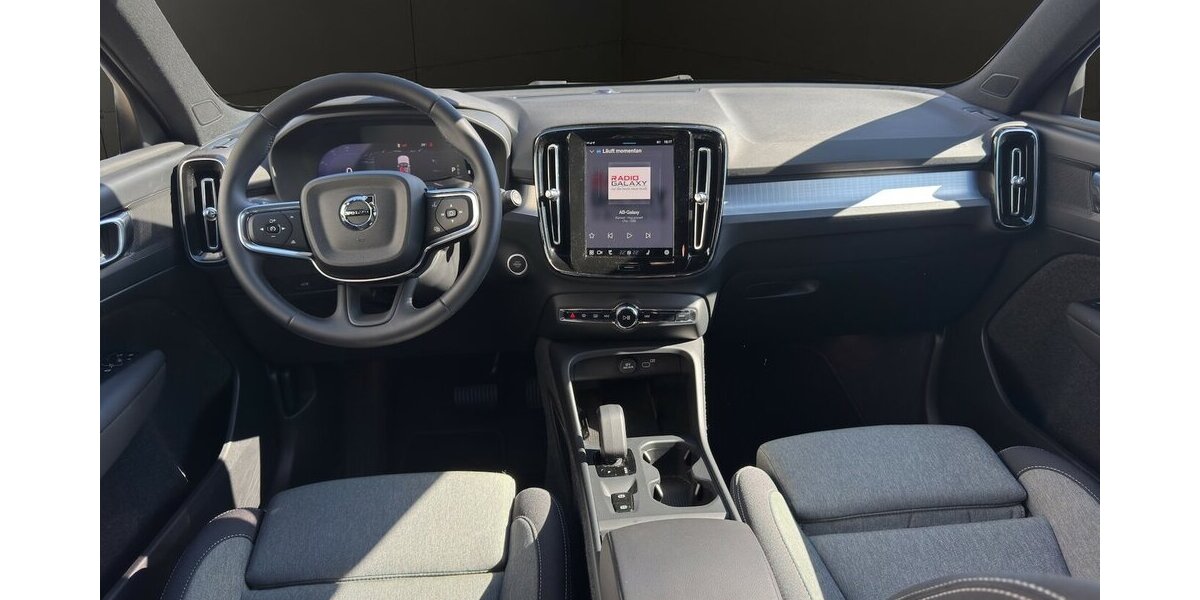 Volvo XC40 B3 Core 2WD *DKG/AHK/LED/SHZG/Kamera/ACC/PDC* 6.934 km 31.990 &euro; Bamberg 96052