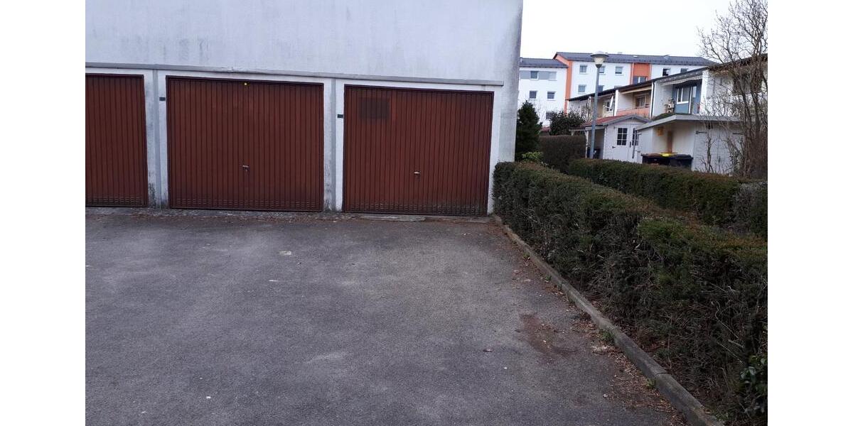 Reiheneckhaus mit großem Garten und Garage 5 zimmer