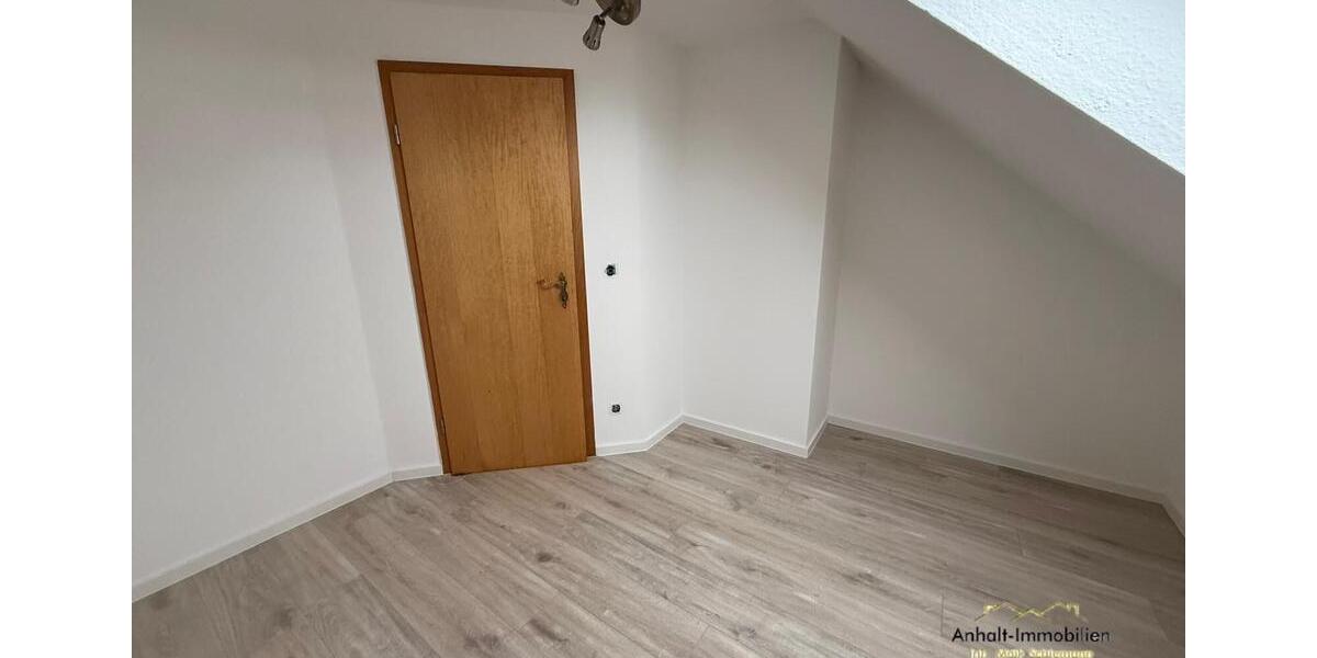 Dachgeschoßwohnung Südliches Anhalt - 2 Zimmer, 56 m&sup2;, 315&euro; | Angebot:24690924