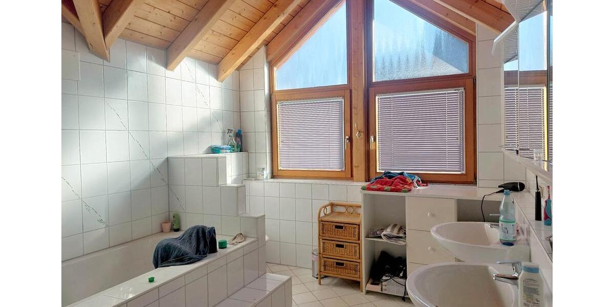 Einfamilienhaus Wangen - 7.5 Zimmer, 230 m&sup2;, 2.250&euro; | Angebot:24561122