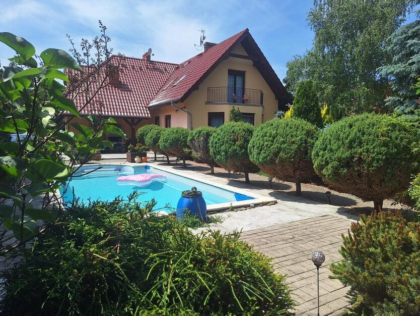GROSSES MODERNES HAUS MIT SWIMMINGPOOL, PHOTOVOLTAIK, WÄRMEPUMPE zimmer