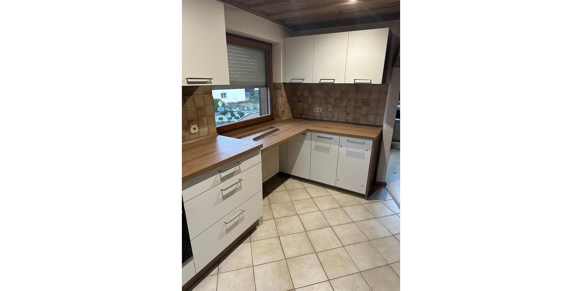 Dachgeschoßwohnung Salzweg - 3.5 Zimmer, 104 m&sup2;, 900&euro; | Angebot:26408502