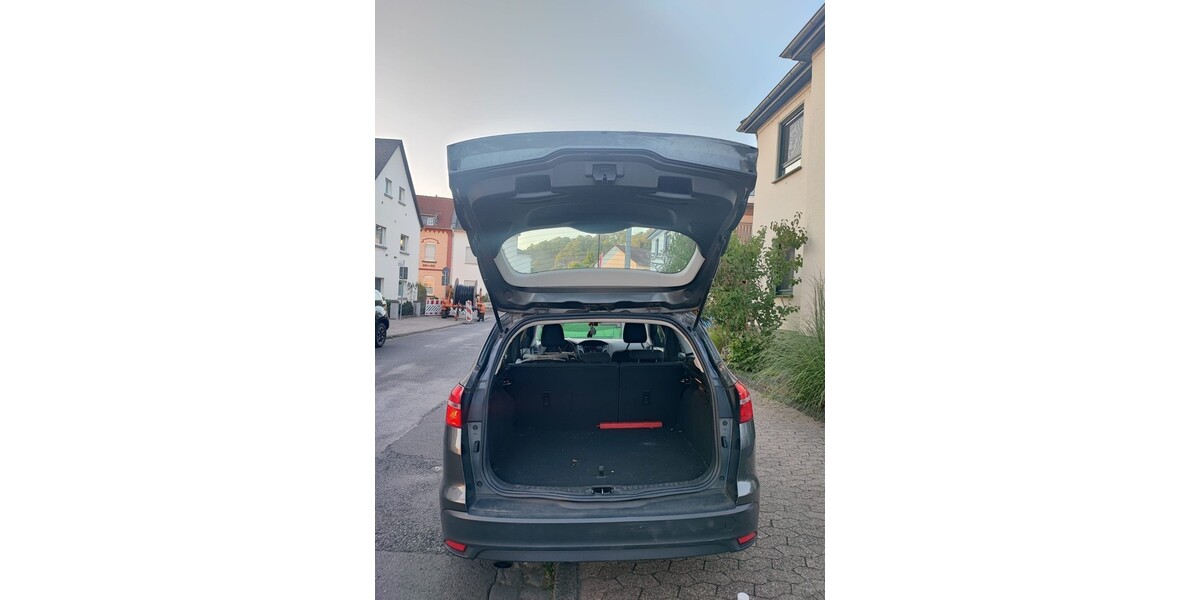 Ford Focus 168.408 km 3.500 € Bad Hönningen 53557