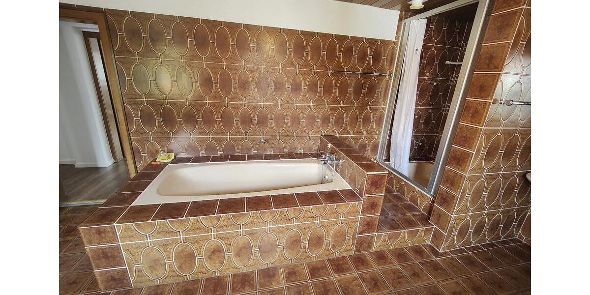 Etagenwohnung Schöneck - 4 Zimmer, 140 m&sup2;, 1.150&euro; | Angebot:25713297