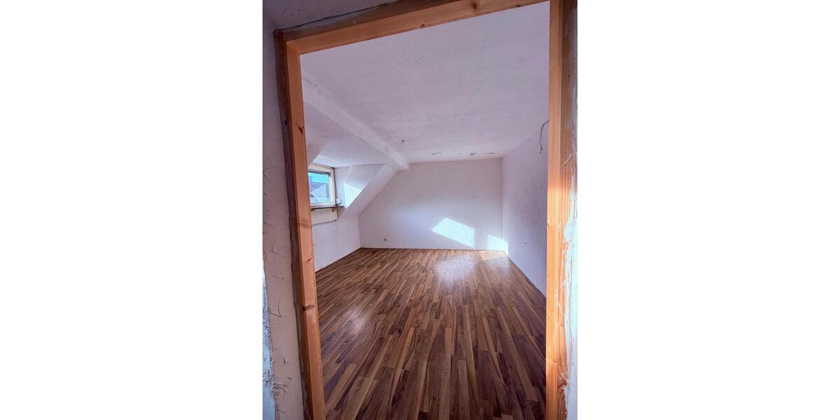 Doppelhaushälfte Gersheim - 6 Zimmer, 155 m&sup2;, 116.000&euro; | Angebot:26605200