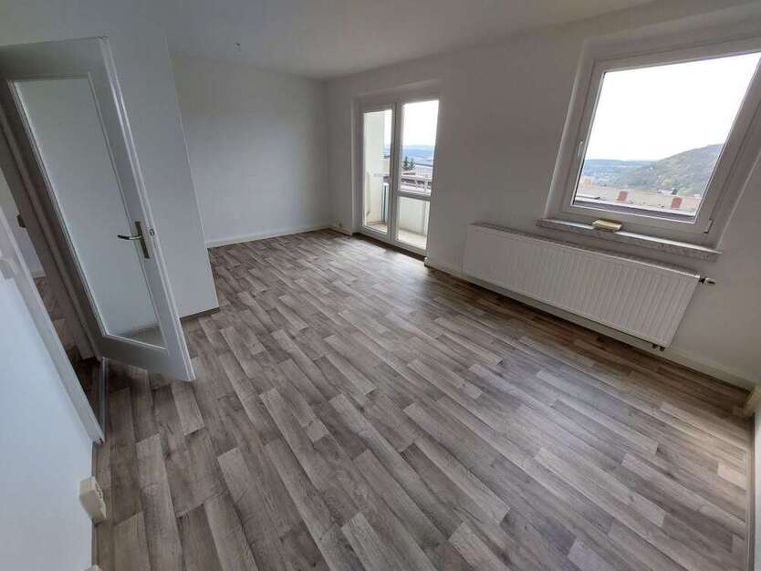 Wohnung zum Mieten in Suhl 240,09 € 49.08 m²