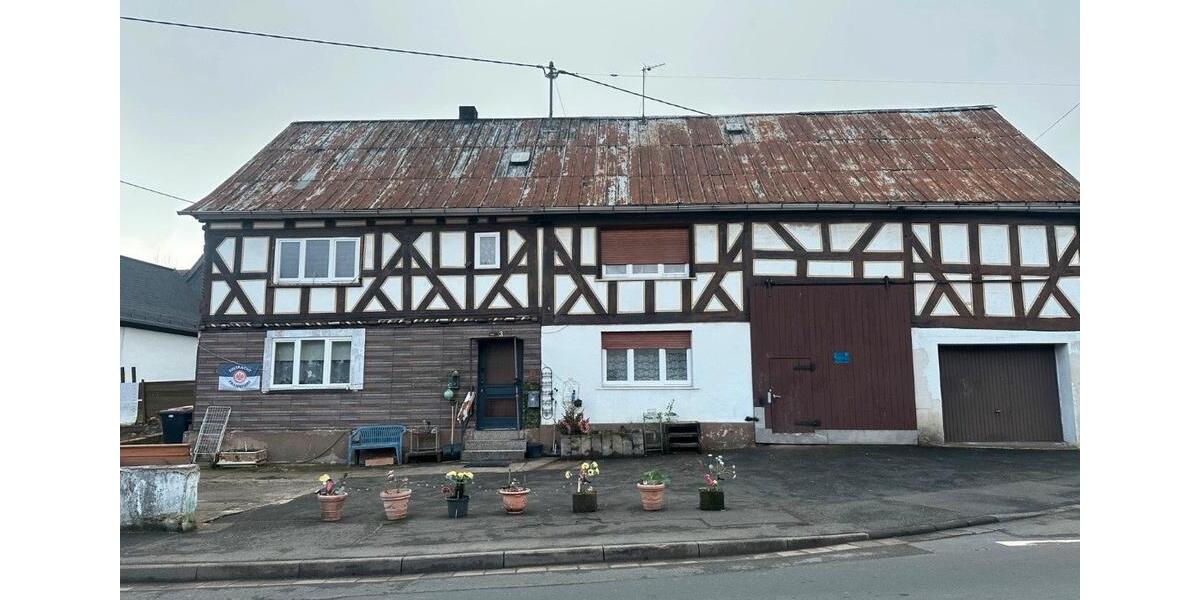 Einfamilienhaus Haiger - 7 Zimmer, 140 m&sup2;, 160.000&euro; | Angebot:26762769
