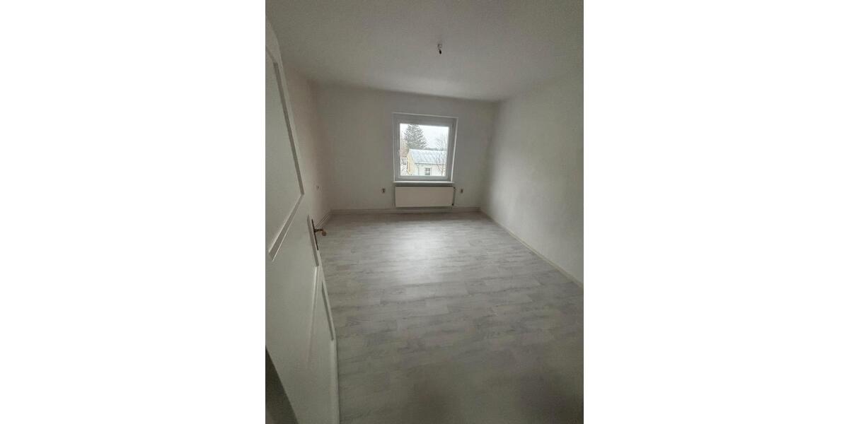 Etagenwohnung Jarmen - 5 Zimmer, 100 m&sup2;, 1.000&euro; | Angebot:26606275