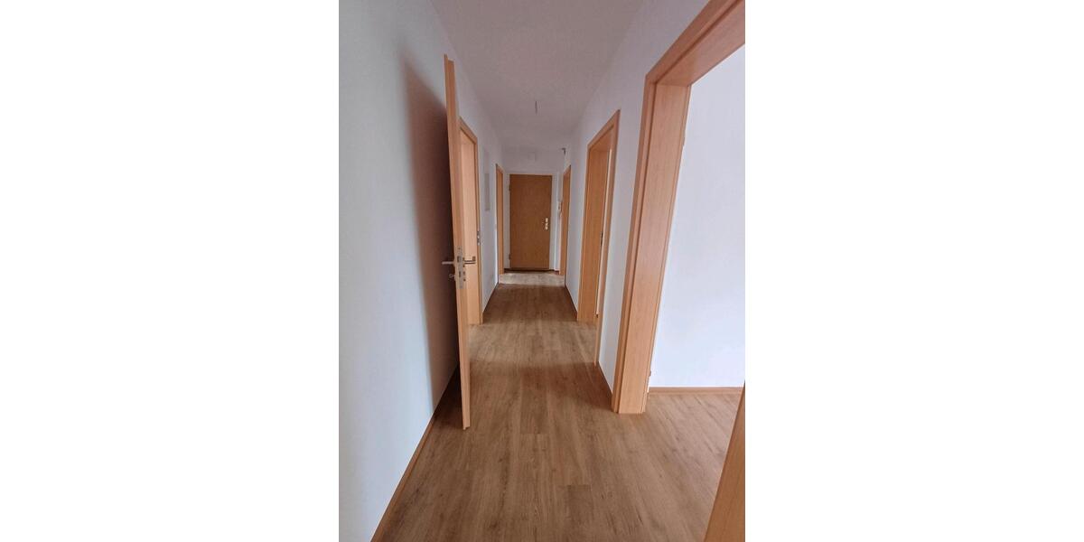 Erdgeschoßwohnung Eisfeld - 4 Zimmer, 69 m&sup2;, 700&euro; | Angebot:26381319