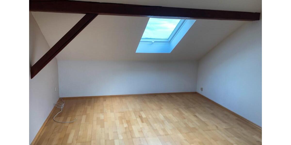 Schöne Dachwohnung für Single (offener Wohnbereich) 2 zimmer