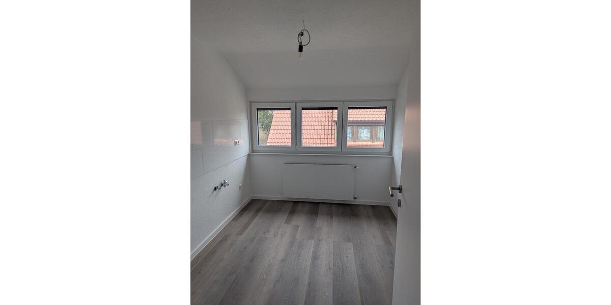 Dachgeschoßwohnung Stuttgart Feuerbach - 3 Zimmer, 76 m&sup2;, 1.500&euro; | Angebot:25022189