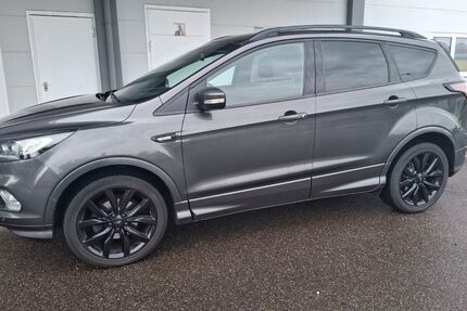 Ford Kuga 61.000 km 14.900 € Andernach 56626