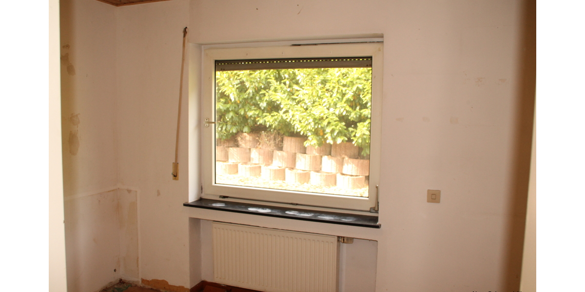 Haus: 2 Wohnungen, 2 Eingänge, 2 Terrassen. Platz für 2 Generationen! Achtung: Bieterverfahren! 6 zimmer