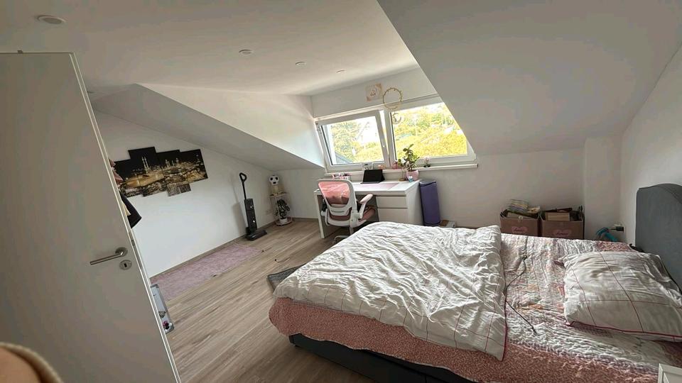 Reihenhaus Grevenbroich - 5 Zimmer, 155 m&sup2;, 2.000&euro; | Angebot:26314337