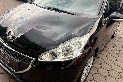 Peugeot 208 62.000 km 5.700 &euro; Hamburg 20097