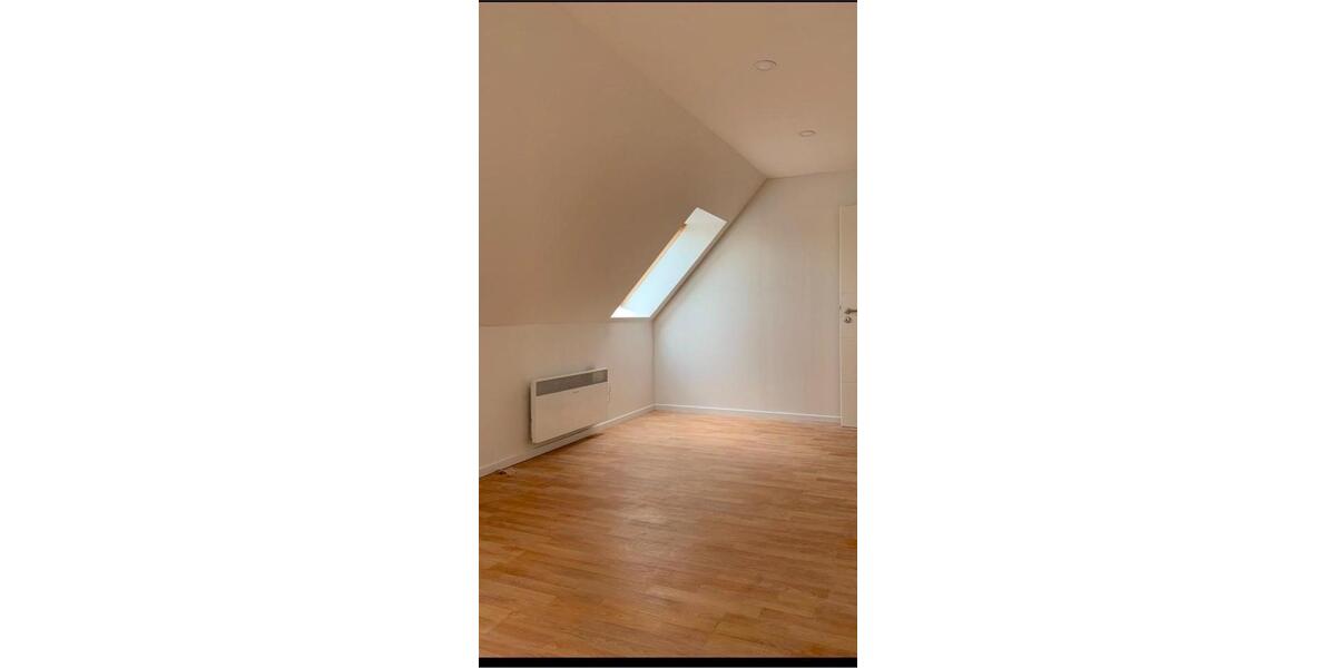 Dachgeschoßwohnung Hohenstein-Ernstthal Ernstthal - 4 Zimmer, 83 m&sup2;, 39.000&euro; | Angebot:26286121