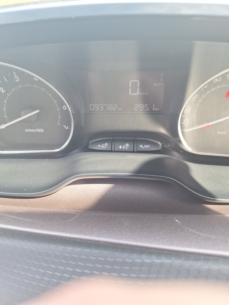 Peugeot 2008 95.000 km 7.900 € Blieskastel 66440