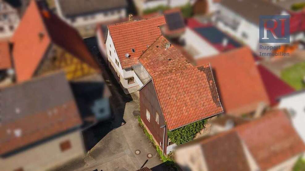 Haus zum Kaufen in Neubrunn Böttigheim 49.000 € 143 m²