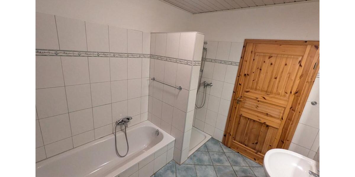 Einfamilienhaus Struxdorf - 9 Zimmer, 240 m&sup2;, 324.500&euro; | Angebot:27004910