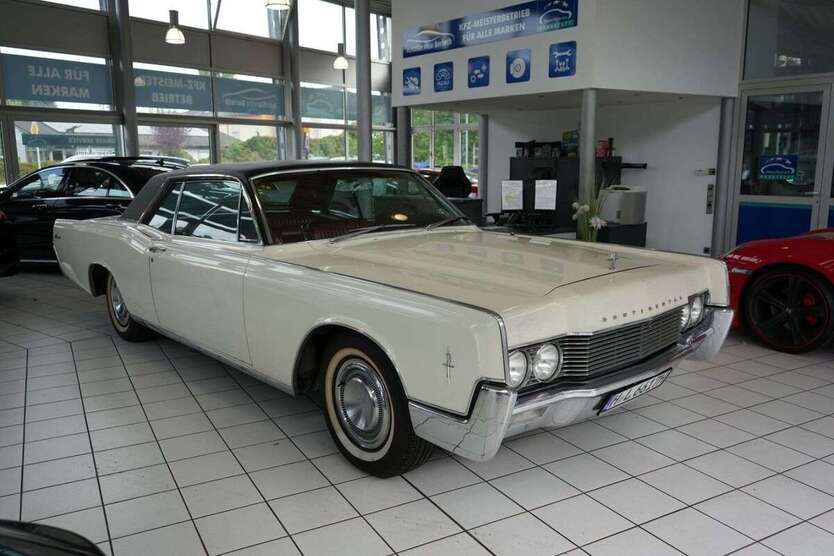 Lincoln Continental 157.596 km 19.900 € Obertshausen 63179