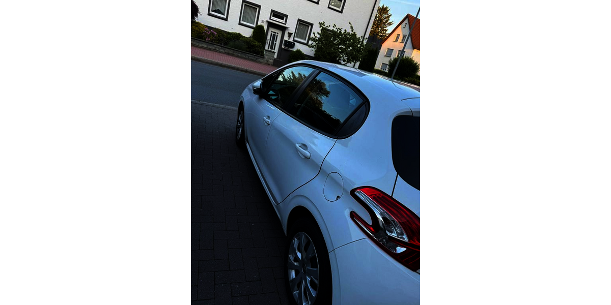 Peugeot 208 115.000 km 3.700 &euro; Soest 59494