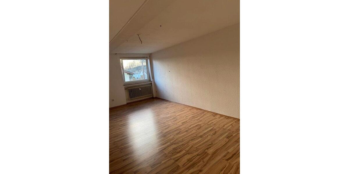 Dachgeschoßwohnung Kronach - 4 Zimmer, 86 m&sup2;, 550&euro; | Angebot:26678800