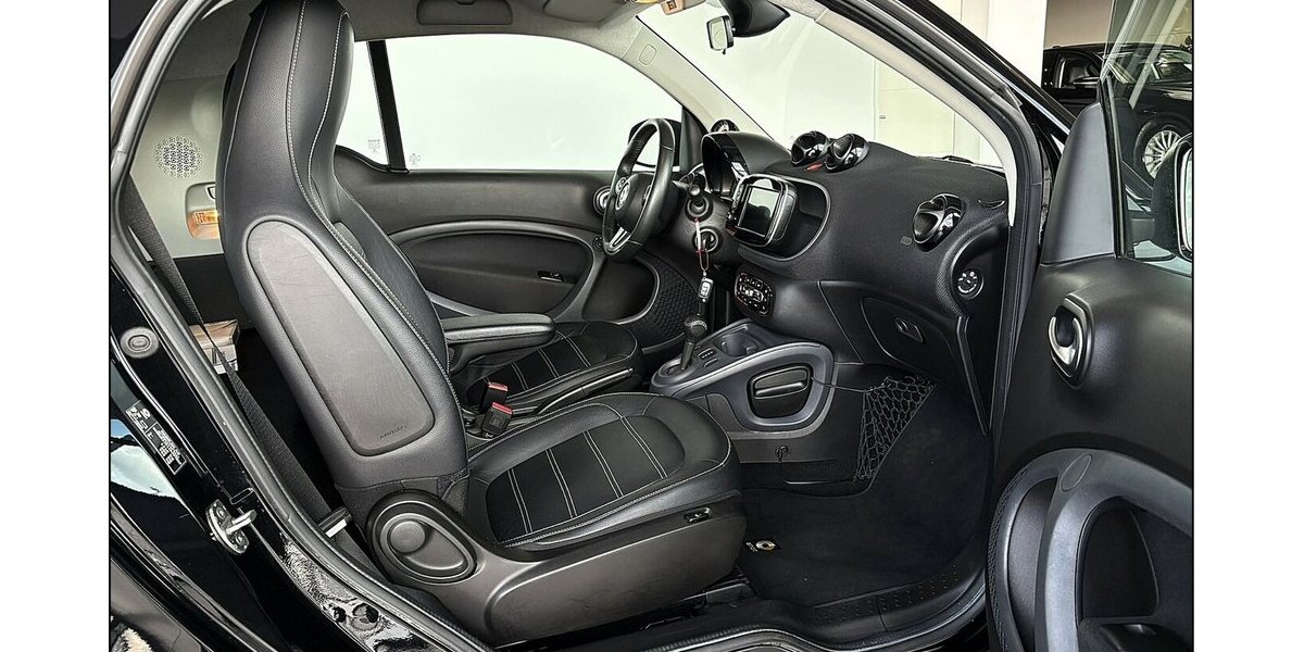 Smart ForTwo EQ prime LED Tempomat Pano Aut. Assist 58.000 km 9.490 &euro; Stade 21682