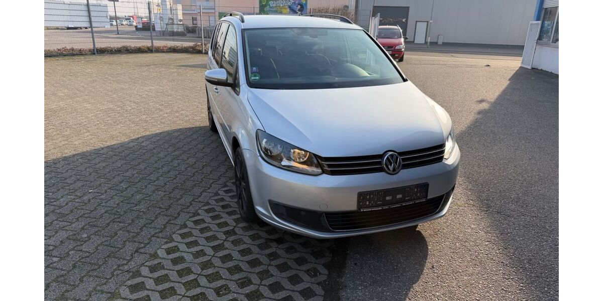 VW Touran 142.481 km 8.300 &euro; Ludwigshafen 67065