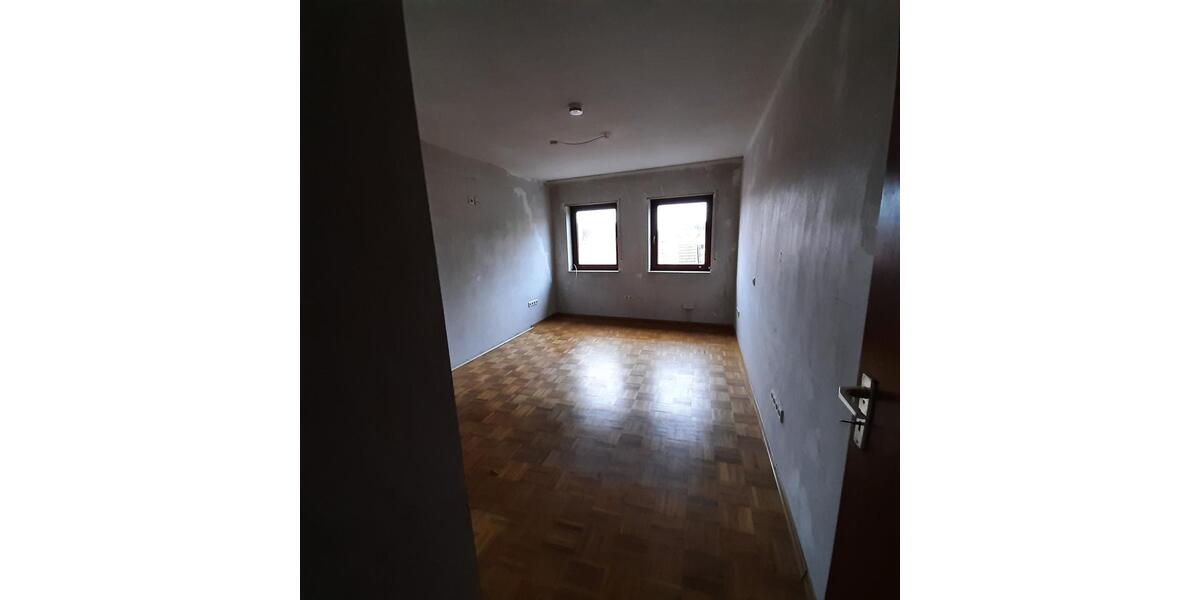 Etagenwohnung Bruchsal - 2 Zimmer, 83 m&sup2;, 930&euro; | Angebot:24982578