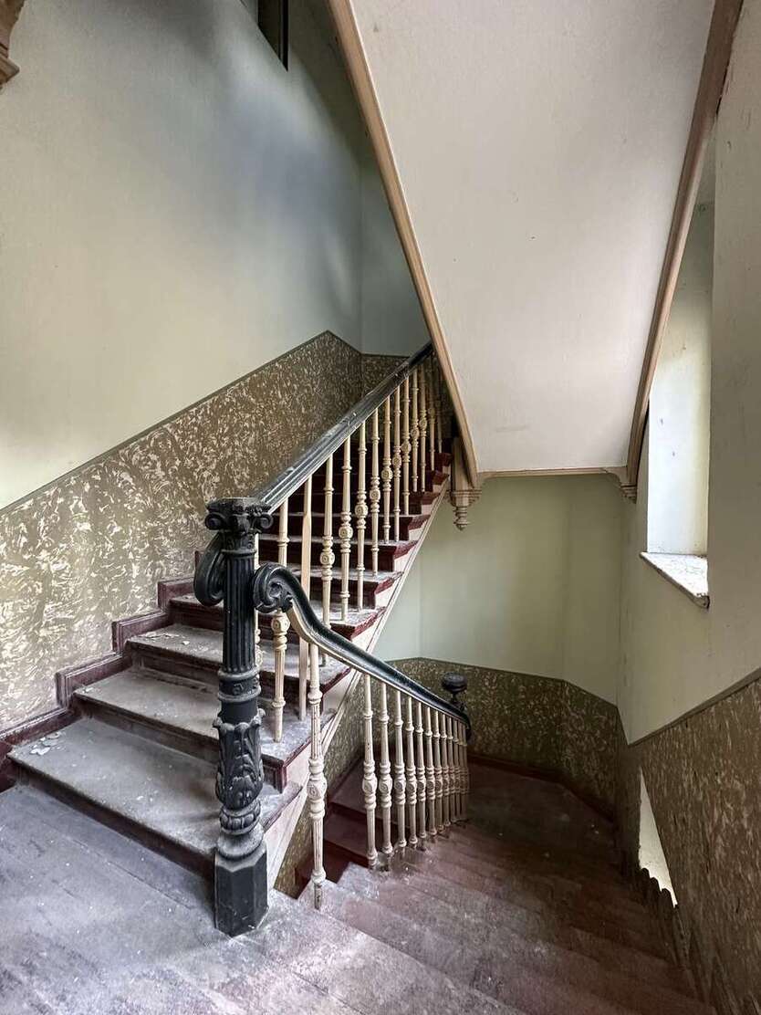 Denkmalschutzobjekt im Dornröschenschlaf am Fuße des Schlosses Neu-Augustusburg zimmer