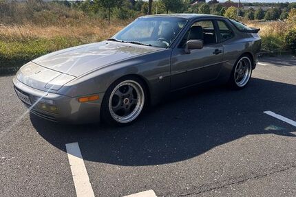 Porsche 944