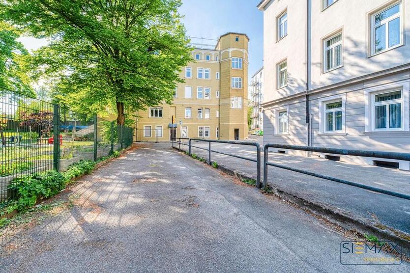 ***Zeitlose Eleganz trifft modernen Wohnkomfort*** 8 Zimmer Wohnung in Augsburg zimmer