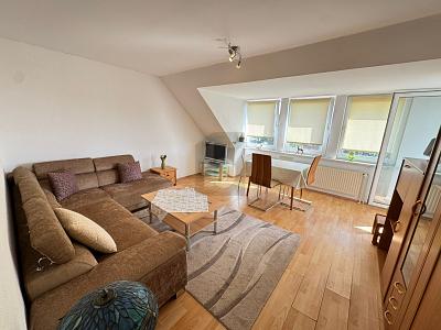 CHARMANTES ZUHAUSE MIT SÜDBALKON UND STELLPLATZ - Dachgeschoßwohnung Winsen (Luhe) | Angebot:24698007