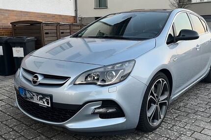 Opel Astra 101.853 km 8.999 &euro; Frankfurt 60437