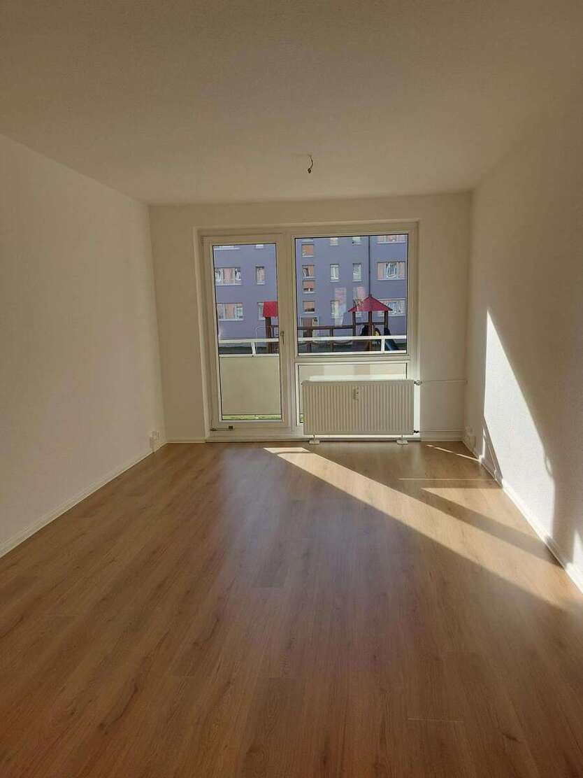 *Hochwertig sanierte 3-Raum-Wohnung mit Balkon in ruhiger Lage * 3 zimmer