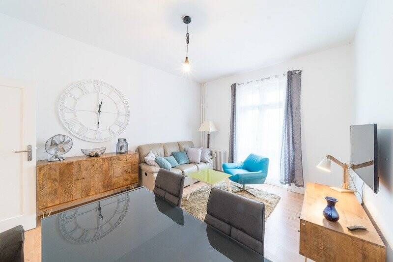 LuxusWohnung mit zwei Zimmern!