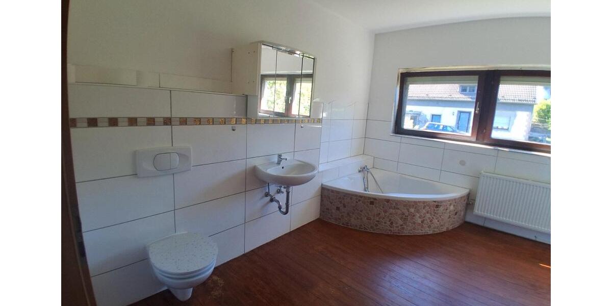 Erdgeschoßwohnung Hellenthal - 4 Zimmer, 120 m&sup2;, 900&euro; | Angebot:26502617