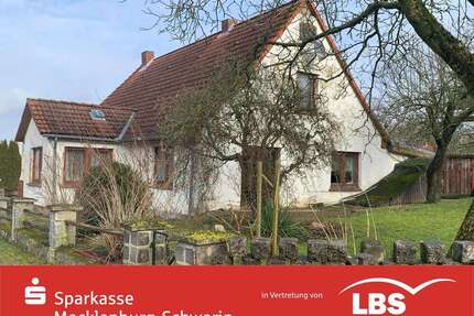 Haus zum Kaufen in Stralendorf 125.000 € 97 m²
