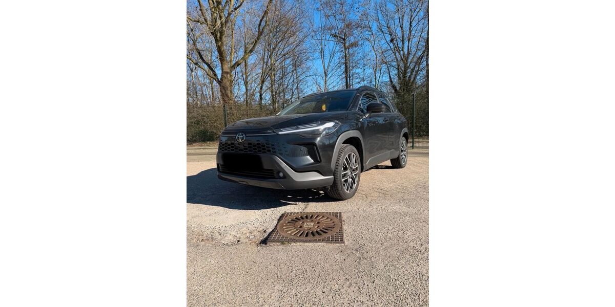 Toyota Corolla Cross 10.800 km 23.800 &euro; Mönchengladbach 41063