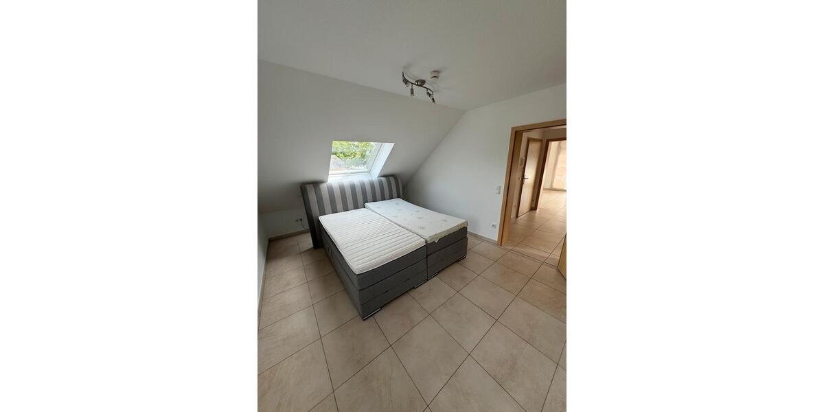 Dachgeschoßwohnung Bonn Gielgen - 3 Zimmer, 68 m&sup2;, 850&euro; | Angebot:24839125