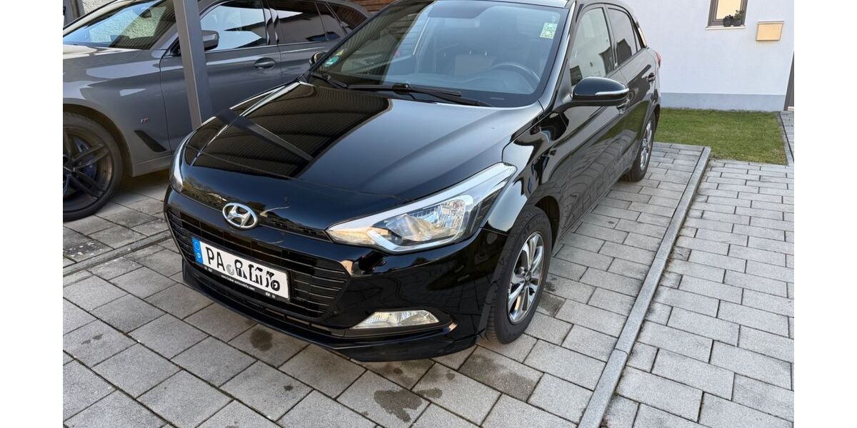 Hyundai i20 54.500 km 9.800 &euro; Salzweg 94121