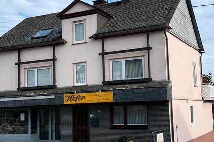 Haus Hilchenbach - 14 Zimmer, 238 m&sup2;, 250.000&euro; | Angebot:25299486