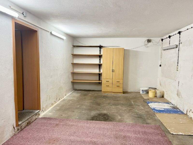 Seitengebäude mit großem überdachten Balkon 5 zimmer