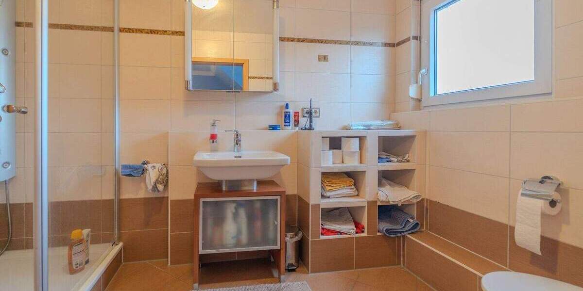 Einfamilienhaus Edingen-Neckarhausen Edingen - 7 Zimmer, 283 m&sup2;, 680.000&euro; | Angebot:24872175