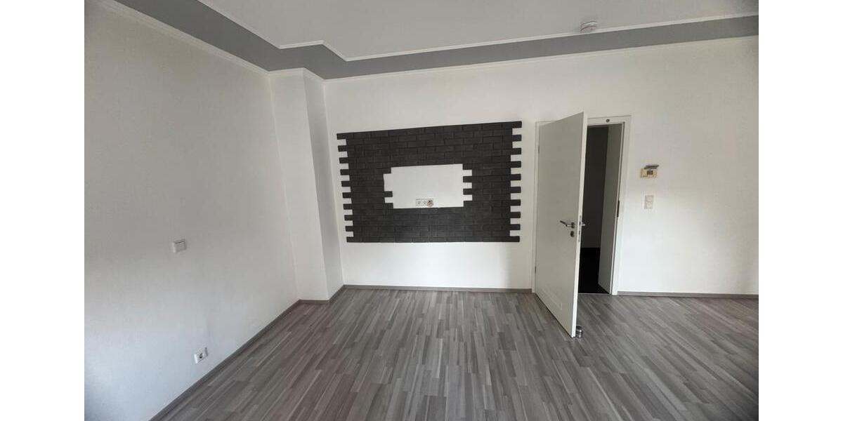 HELLE NEU RENOVIERTE 3 ZIMMER WOHNUNG zimmer